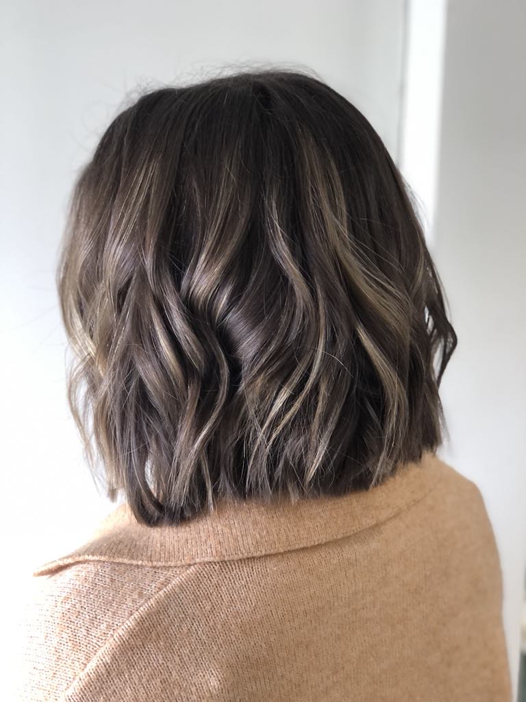 412color-hair-brunette-highlight-short